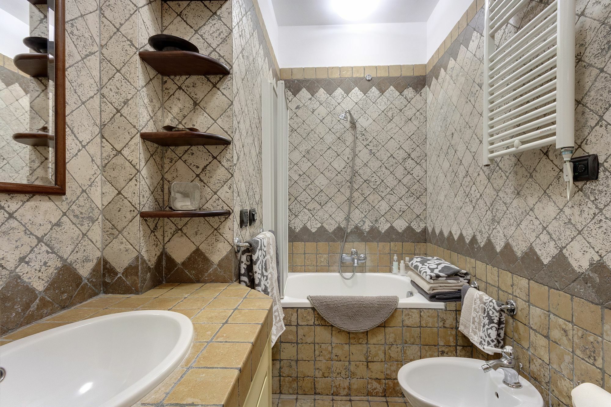 Sharing Apartment *